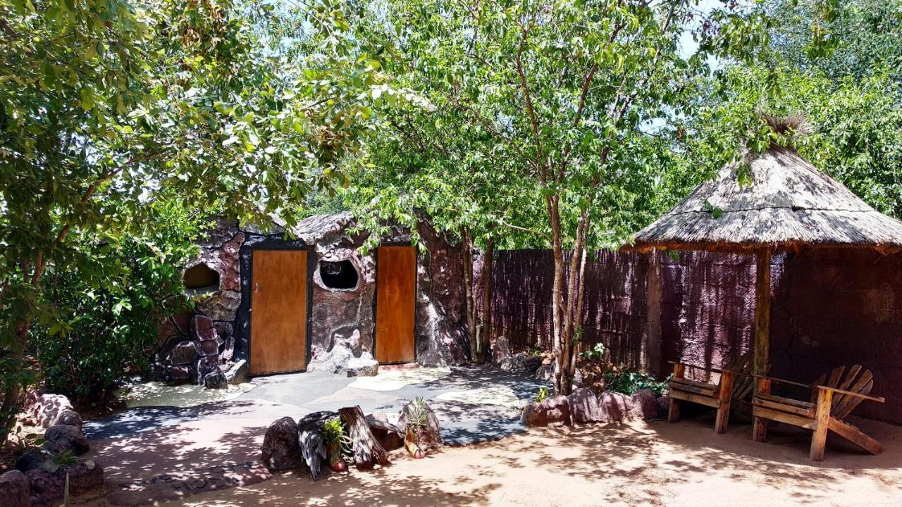 Elephant Trail Guesthouse And Backpackers Kasane Exteriér fotografie